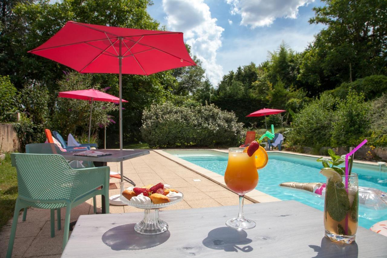 Hotel Le Lion d'Or à Manzac-sur-Vern Extérieur photo
