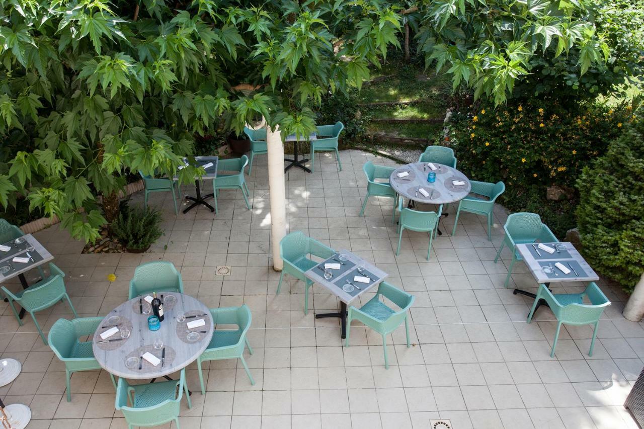 Hotel Le Lion d'Or à Manzac-sur-Vern Extérieur photo