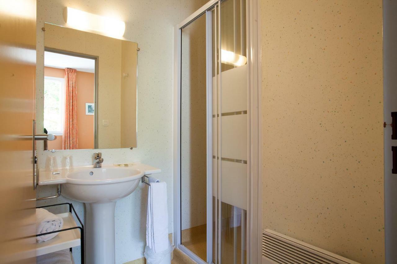 Hotel Le Lion d'Or à Manzac-sur-Vern Extérieur photo