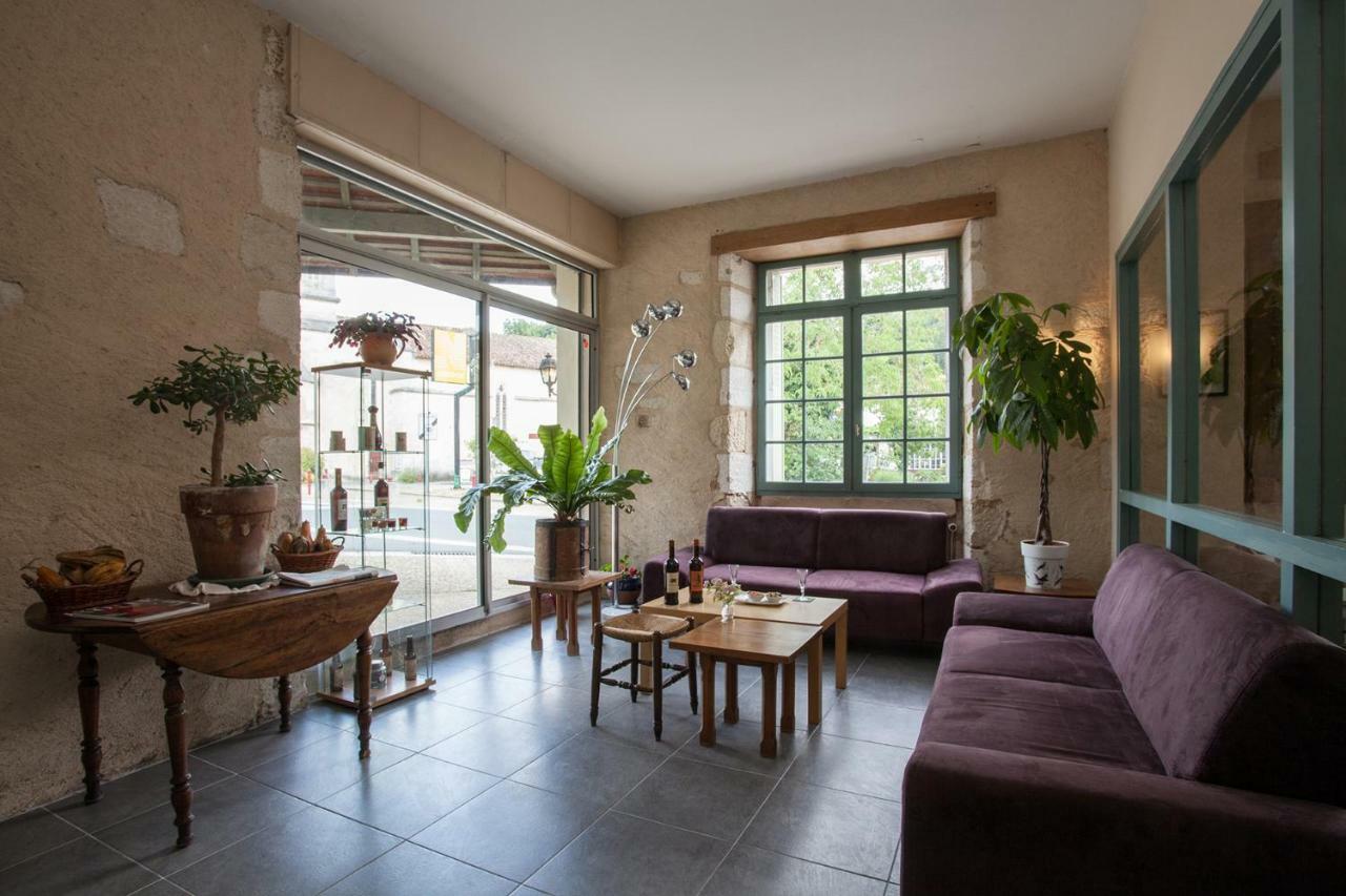 Hotel Le Lion d'Or à Manzac-sur-Vern Extérieur photo