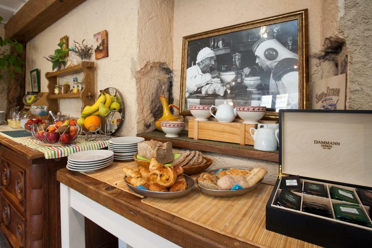 Hotel Le Lion d'Or à Manzac-sur-Vern Extérieur photo