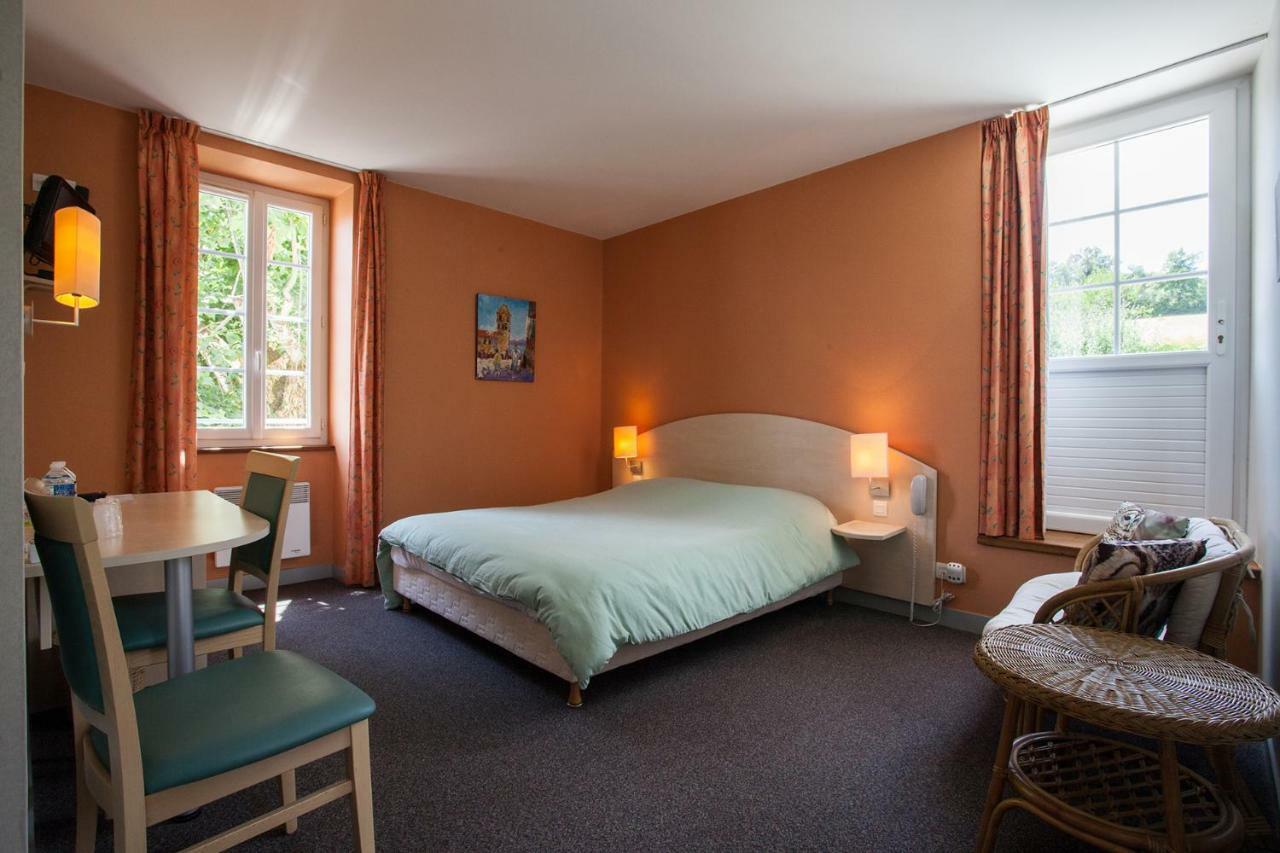Hotel Le Lion d'Or à Manzac-sur-Vern Extérieur photo